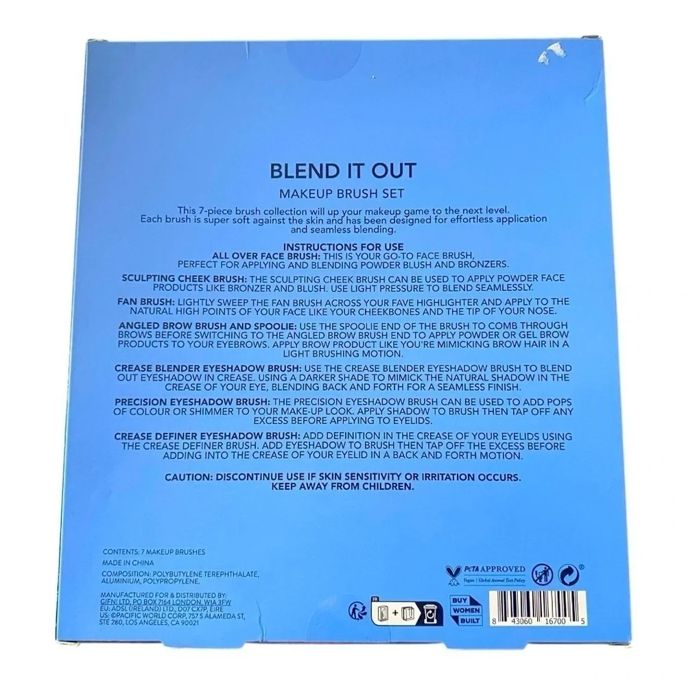 #115-NWT-HOLLER & GLOW-BLEND IT OUT MAKEUP BRUSH SET